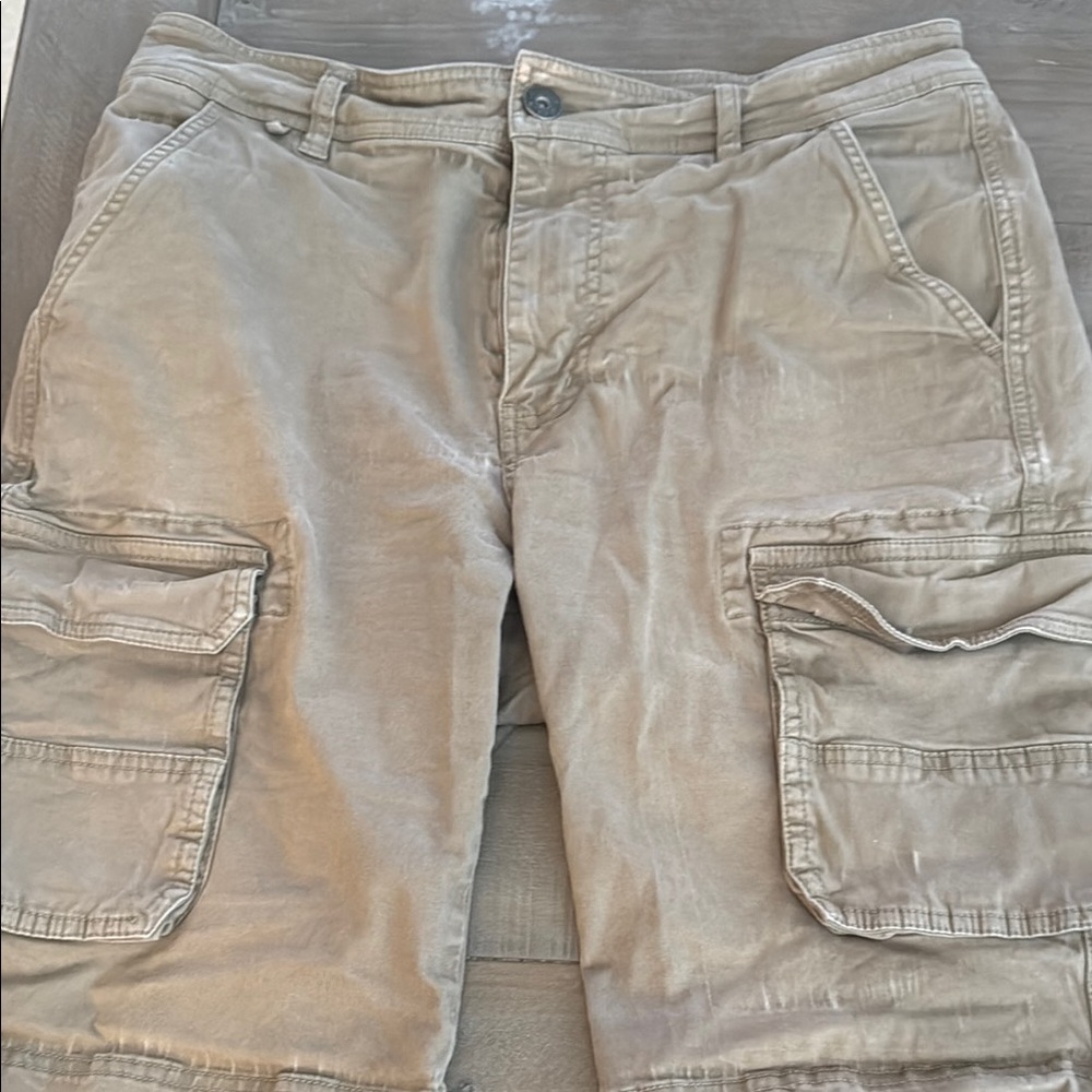 Casual Green Cargo Shorts with Durable Cotton